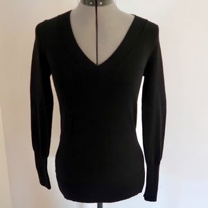 ⭐️ BLACK V-NECK LONG SLEEVE SHIRT